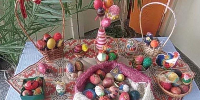 Ученици от ПГЕЕ - Русе изрисуваха яйца по повод Великден