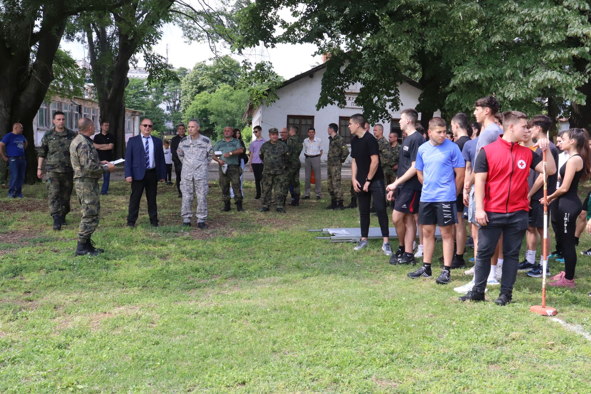 Сериозен интерес сред русенските ученици предизвика първият по рода си турнир по военно-приложни игри