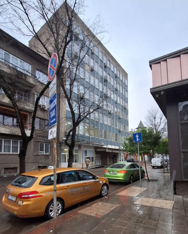 такси стоянка улица Ангел Кънчев НОИ пенсионери