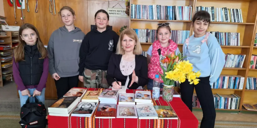 Писателката Ивелина Радионова гостува в читалището на село Мечка