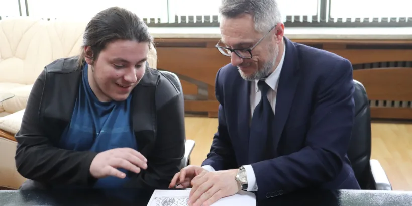 Орлин Пенков се срещна с автора и екипа, подготвил благотворителна книжка в подкрепа на децата с аутизъм