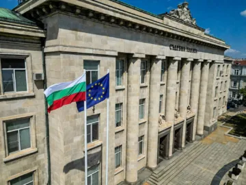 Съдебната палата се готви за новата съдебна година с обновени знамена