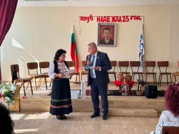 С празнично настроение и много усмивки днес пенсионерски клуб „Надежда“ в Русе отбеляза 25-ата си годишнина