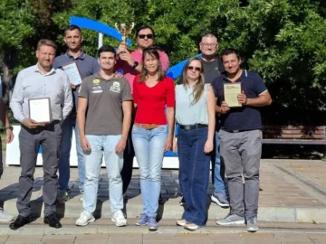 Клубът по водомоторен спорт „Ряхово“ отличи днес служители от дирекция „Младежки дейности и спорт“ за тяхното съдействие и подкрепа при организиране на световния шампионат по водомоторен спорт във F-500 и европейското първенство за юноши в клас GT-15