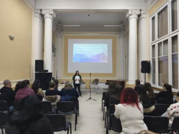 Академия за родители събра семейства и медицински специалисти в библиотеката