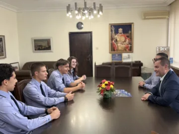 Кметът Пенчо Милков награди ученици от МГ „Баба Тонка“ за международен успех в областта на дигиталните технологии