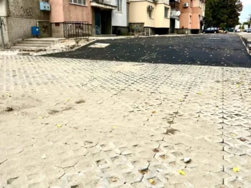 Пространството пред блок “Верила” е готово